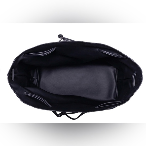 VON HOLZHAUSEN Reversible Tote in Black/Navy - Picture 4 of 7